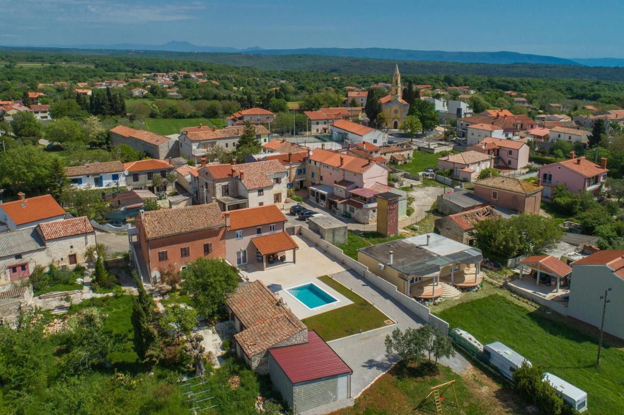 Villa Ester Pula Bagian luar foto